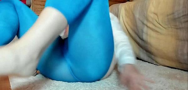  Super crazy video Nicoletta while doing yoga gives birth to a doll from her pussy!